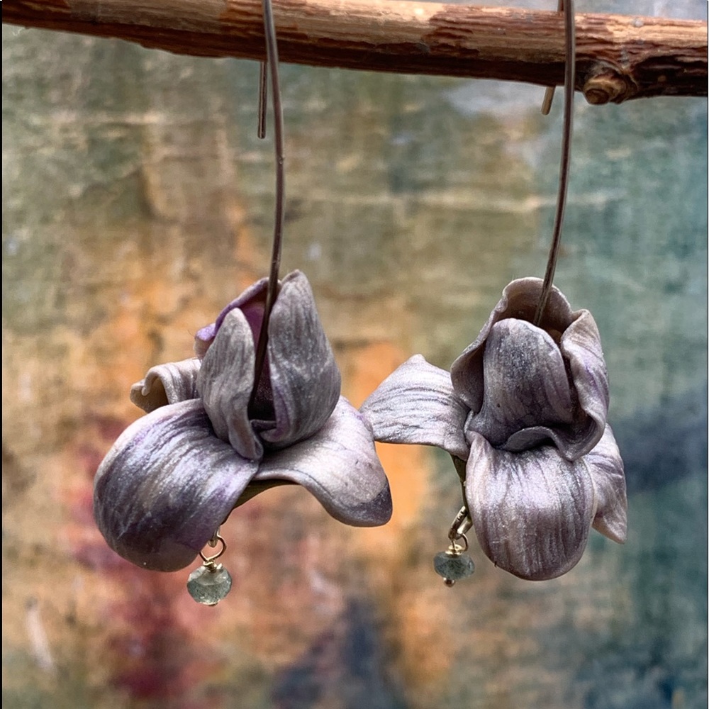 Handmade Iris dangle silver earrings & Aquamarine - Picture 7 of 7